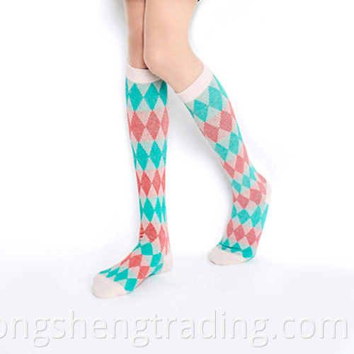 White Diamond Pattern Knee High Socks Jsfezt15006c